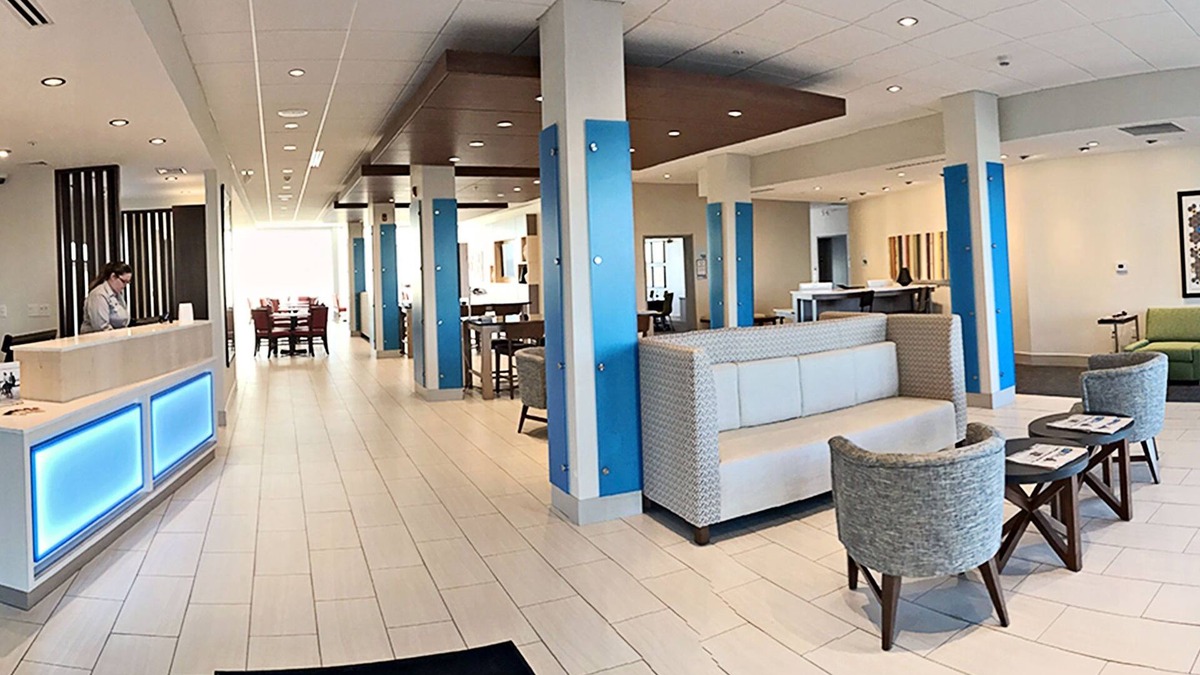 Sterling Hotel | Holiday Inn Express & Suites Sterling by IHG