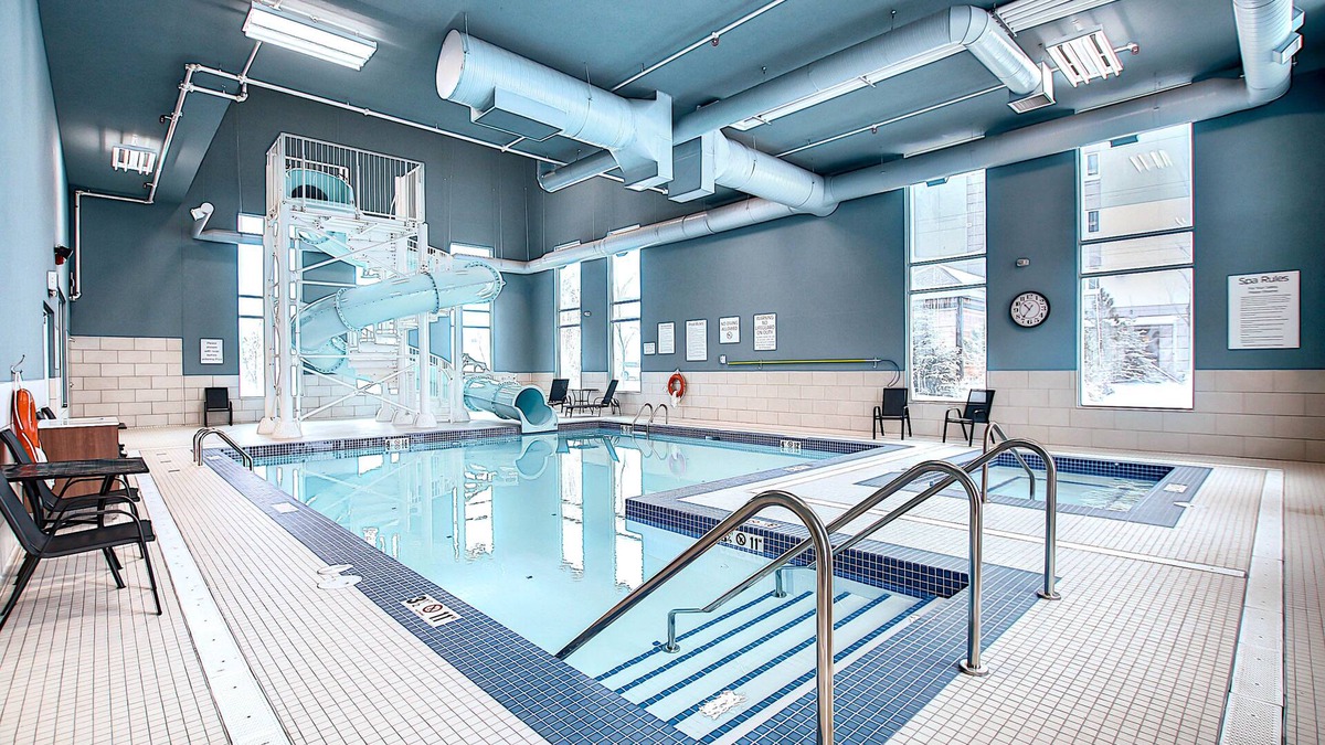 Calgary Hotel | Holiday Inn Express & Suites Calgary Airport Trail NE by IHG