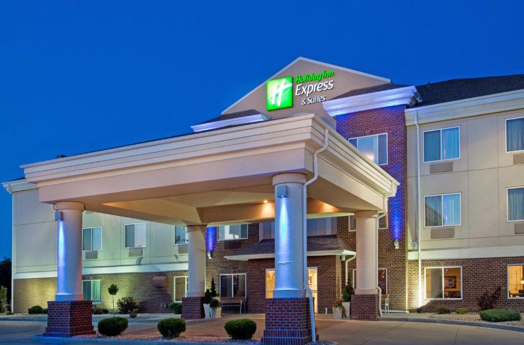 Dickinson Hotel | Holiday Inn Express & Suites - Dickinson by IHG