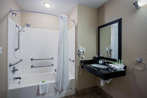 Bellevue Hotel | Holiday Inn Express & Suites - Green Bay East by IHG