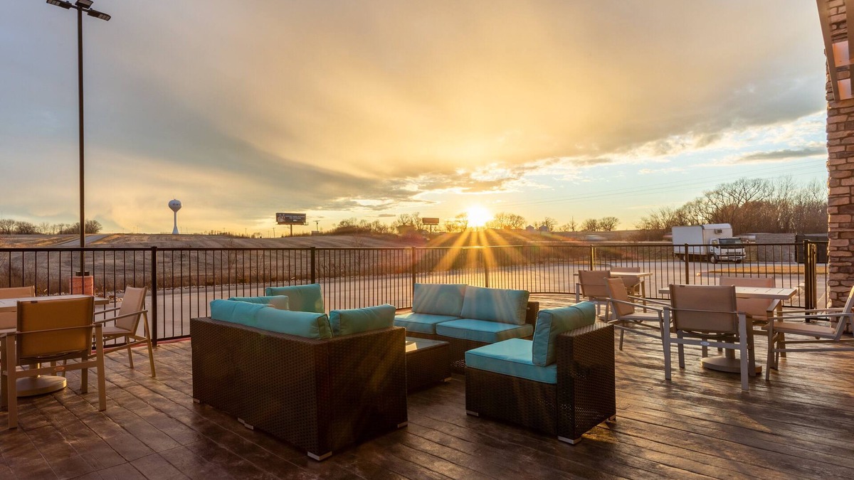 Kearney Hotel | Holiday Inn Express & Suites Kearney by IHG