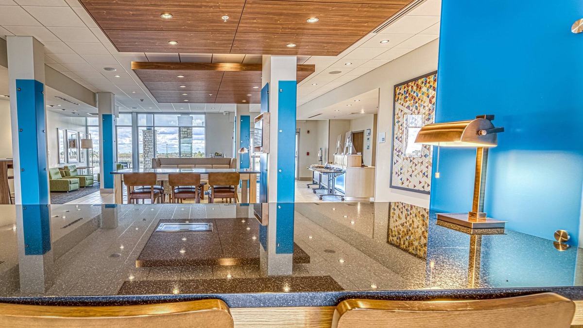 Rantoul Hotel | Holiday Inn Express & Suites Rantoul by IHG