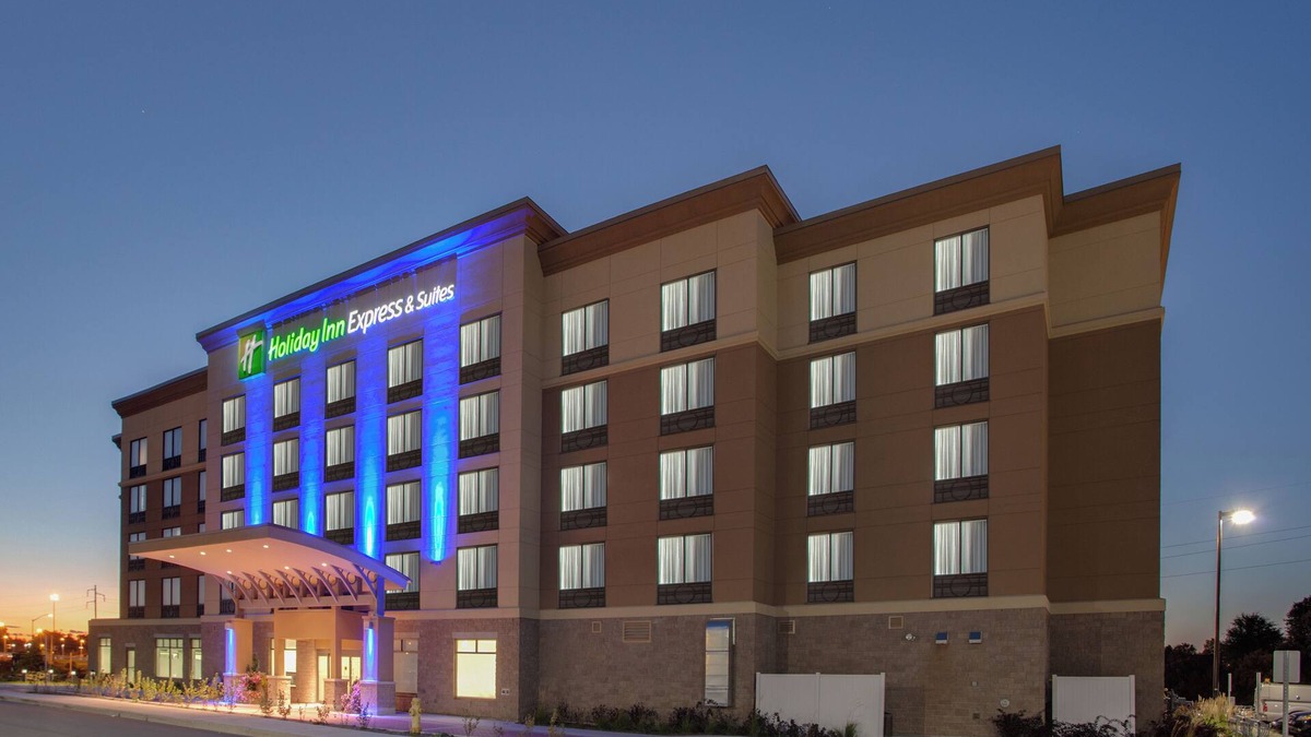 Industrial Park Hotel | Holiday Inn Express & Suites Ottawa East - Orleans by IHG