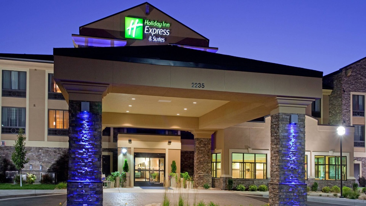 North Logan Hotel | Holiday Inn Express & Suites Logan by IHG