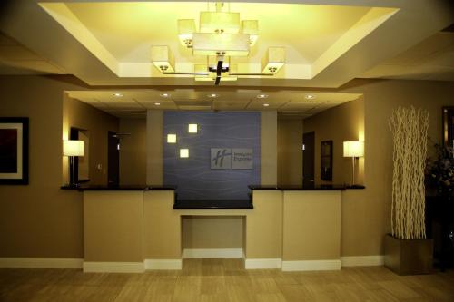 Marion Hotel | Holiday Inn Express & Suites Marion Northeast by IHG