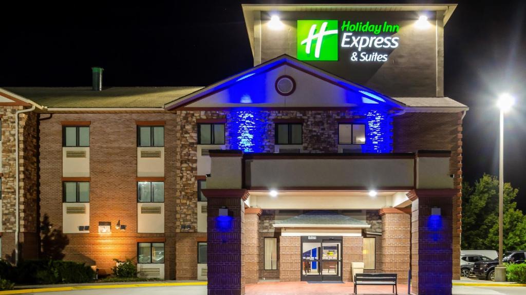 Olathe Hotel | Holiday Inn Express & Suites - Olathe South by IHG