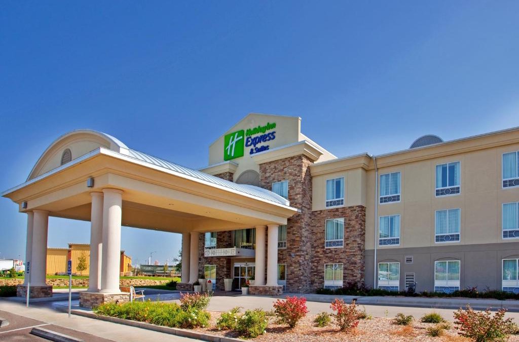 Andover Hotel | Holiday Inn Express & Suites East Wichita I-35 Andover by IHG