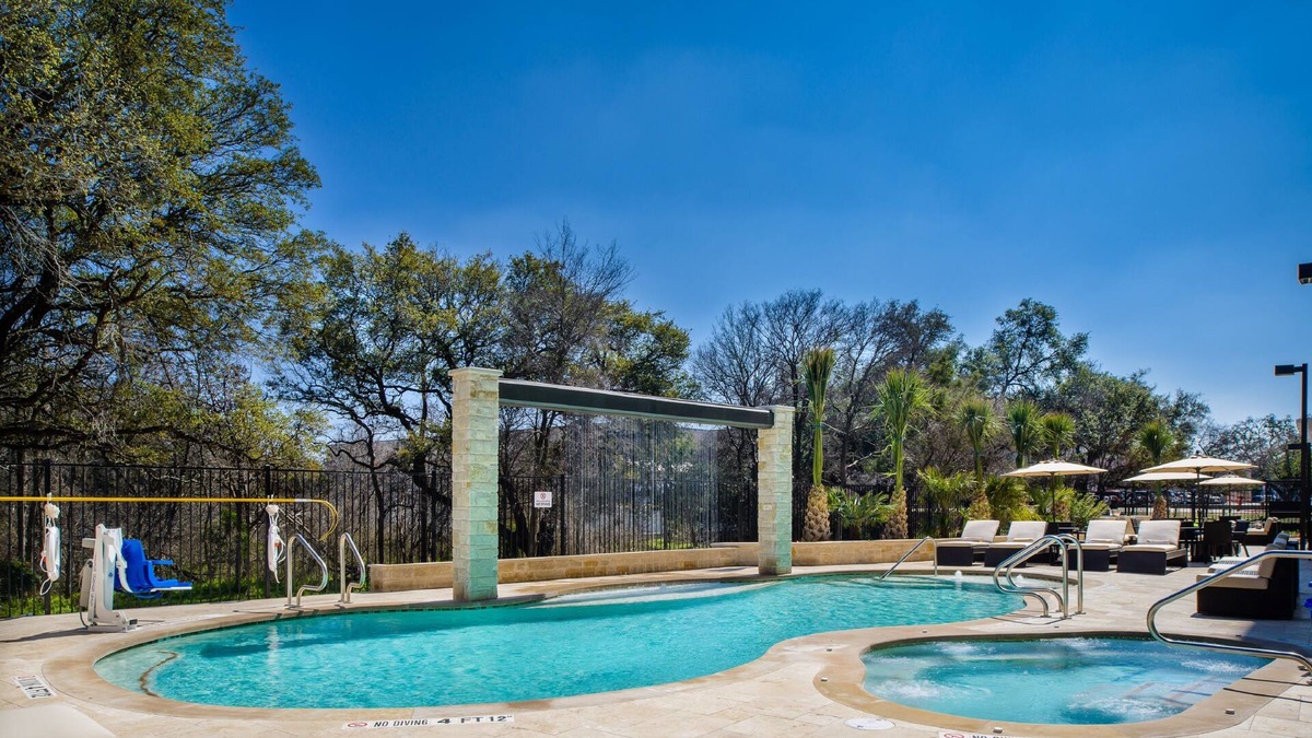 Gateway Hotel | Holiday Inn Express & Suites Austin NW - Arboretum Area by IHG