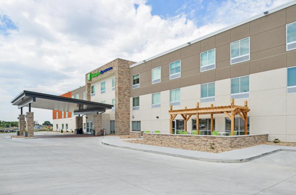 Chadron Hotel | Holiday Inn Express & Suites - Chadron by IHG