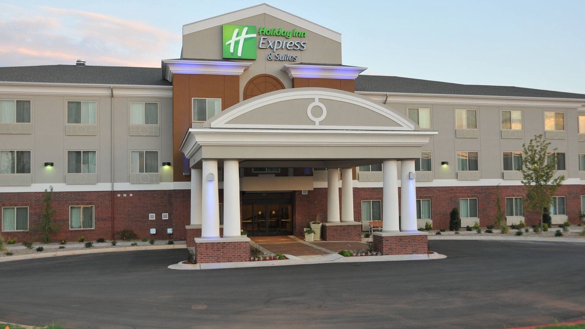 Clinton Hotel | Holiday Inn Express & Suites Clinton by IHG