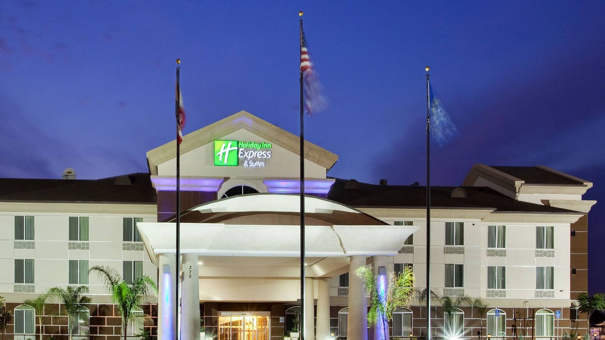 Dinuba Hotel | Holiday Inn Express & Suites Dinuba West by IHG