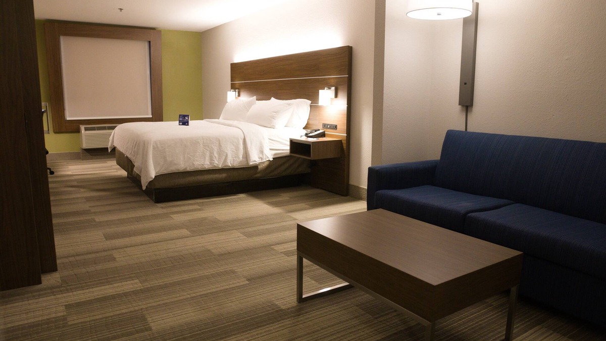 Douglas Hotel | Holiday Inn Express & Suites Douglas by IHG