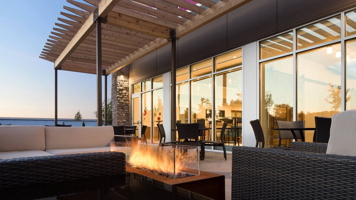 Hermantown Hotel | Holiday Inn Express & Suites Duluth North - Miller Hill by IHG