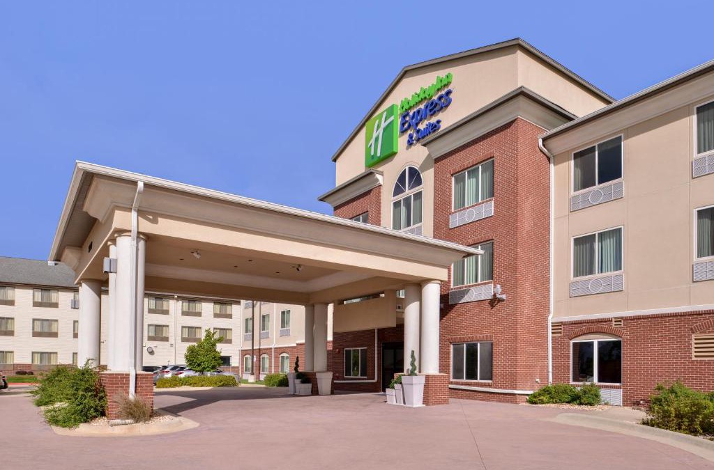 Emporia Hotel | Holiday Inn Express & Suites Emporia Northwest by IHG