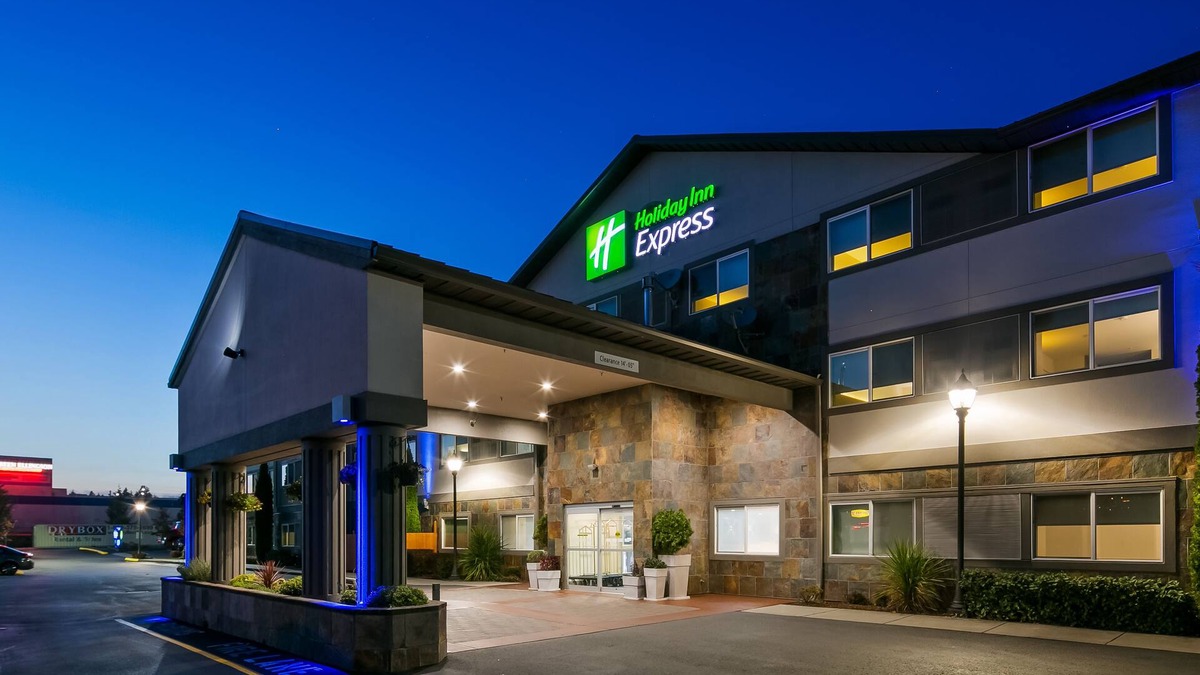 Paine Field-Lake Stickney Hotel | Holiday Inn Express & Suites Everett by IHG