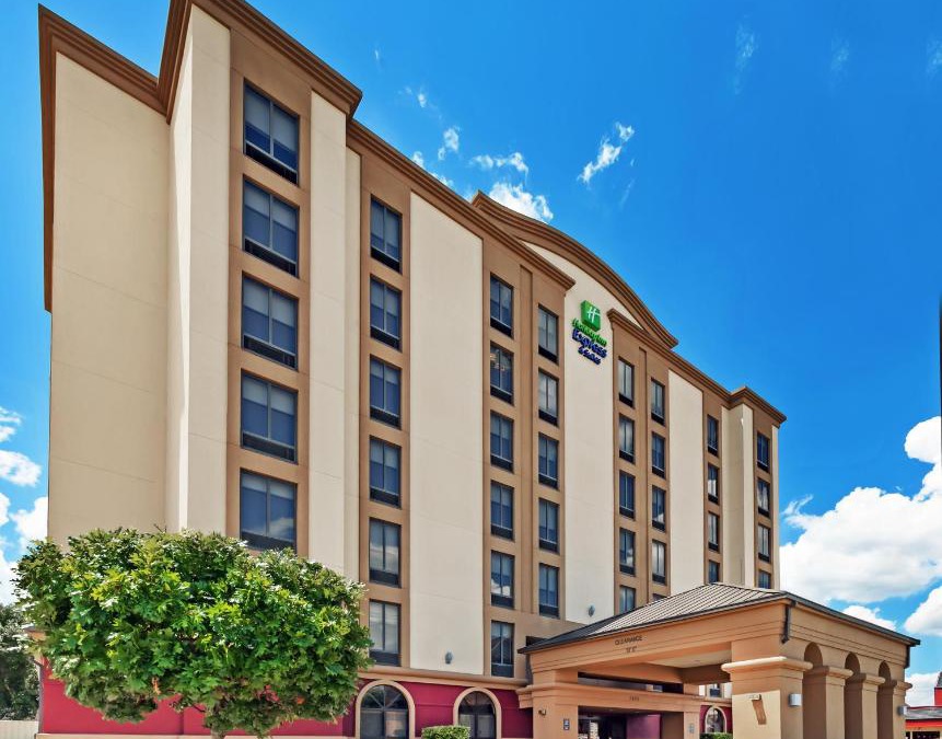 The Villages Hotel | Holiday Inn Express & Suites Houston - Memorial Park Area by IHG