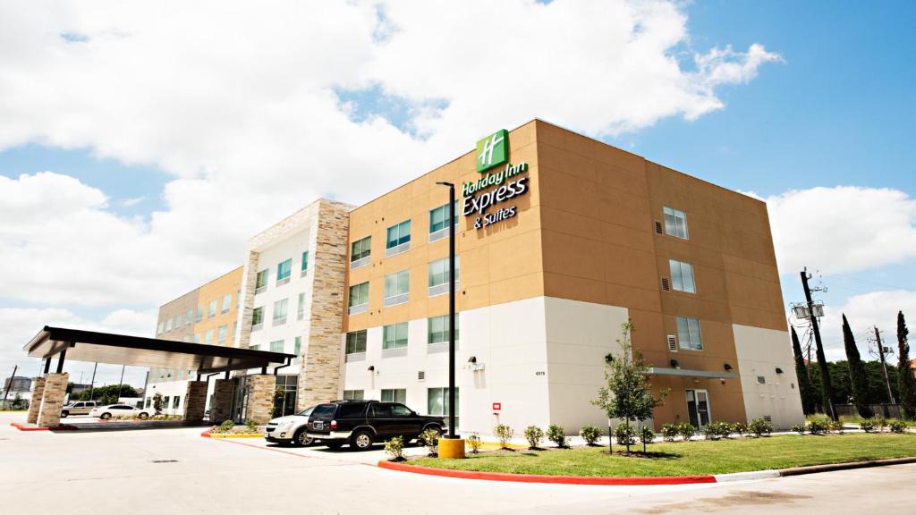 Sharpstown Hotel | Holiday Inn Express & Suites Houston Southwest Galleria Area by IHG