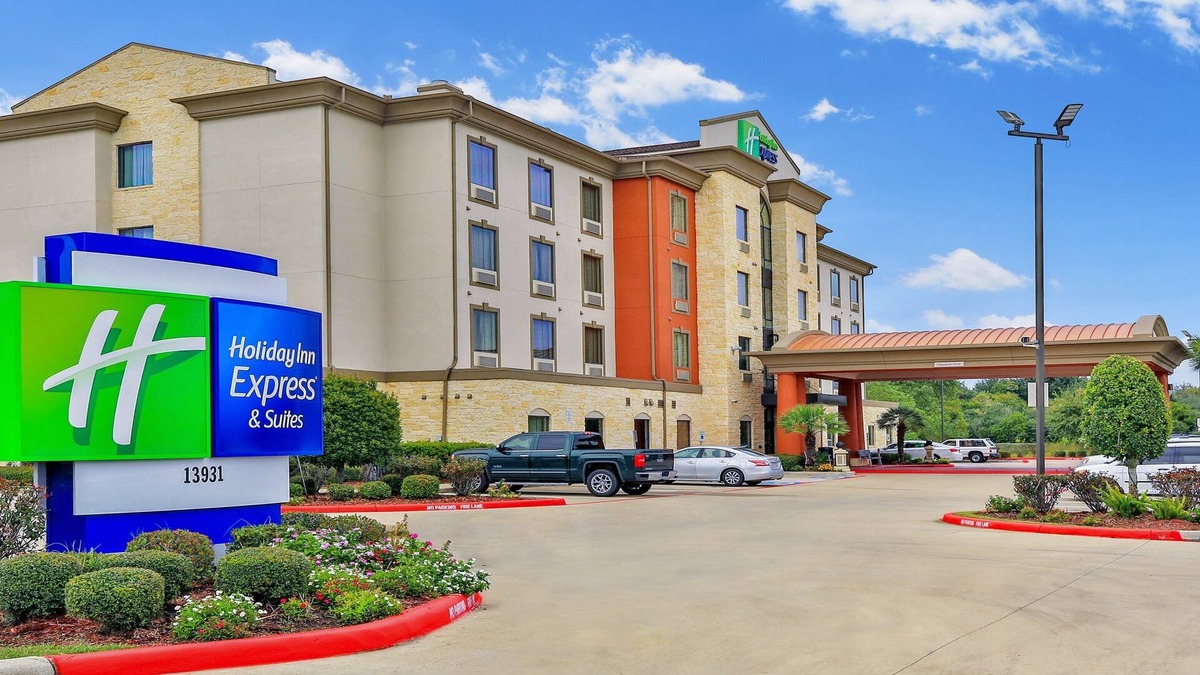 Houston Hotel | Holiday Inn Express & Suites Houston South near Pearland by IHG