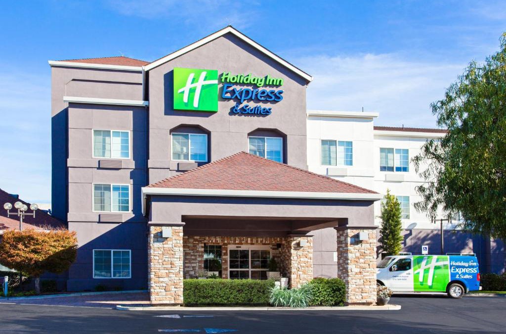 Oakland Hotel | Holiday Inn Express & Suites Oakland - Airport by IHG
