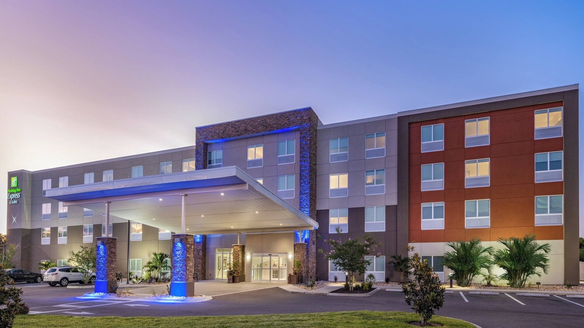 Ruskin Hotel | Holiday Inn Express & Suites Ruskin by IHG