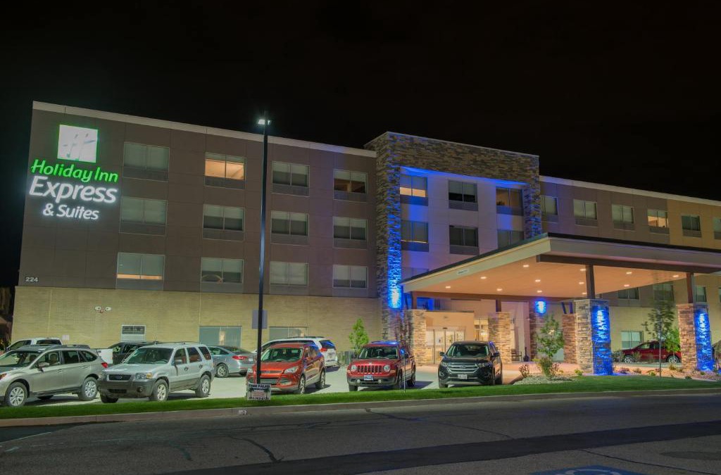 Warsaw Hotel | Holiday Inn Express & Suites - Warsaw - E Center by IHG