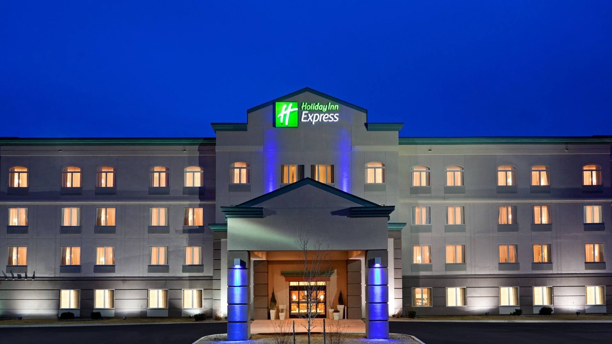 Lindbergh Lawns Hotel | Holiday Inn Express Syracuse Fairgrounds by IHG