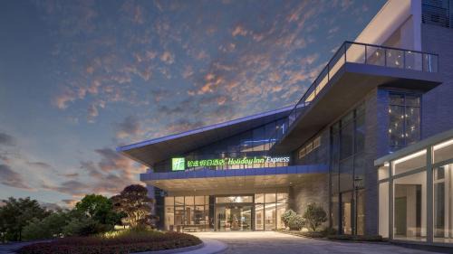 Tengchong Hotel | Holiday Inn Express Tengchong Hot-Spring by IHG