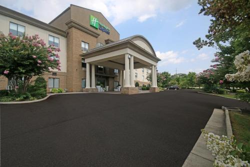 Troutville Hotel | Holiday Inn Express Troutville-Roanoke North by IHG
