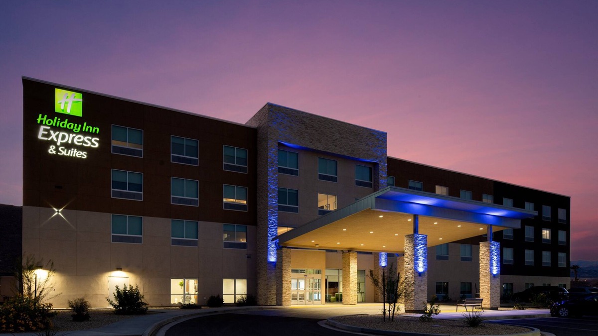 Bullhead City Hotel | Holiday Inn Express & Suites Bullhead City by IHG