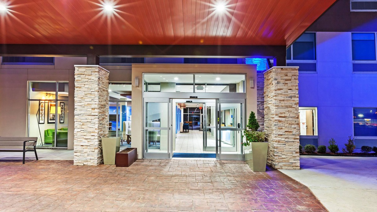 Sand Springs Hotel | Holiday Inn Express & Suites Tulsa West - Sand Springs by IHG