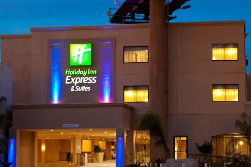 Woodland Hills Hotel | Holiday Inn Express Hotel & Suites Woodland Hills by IHG