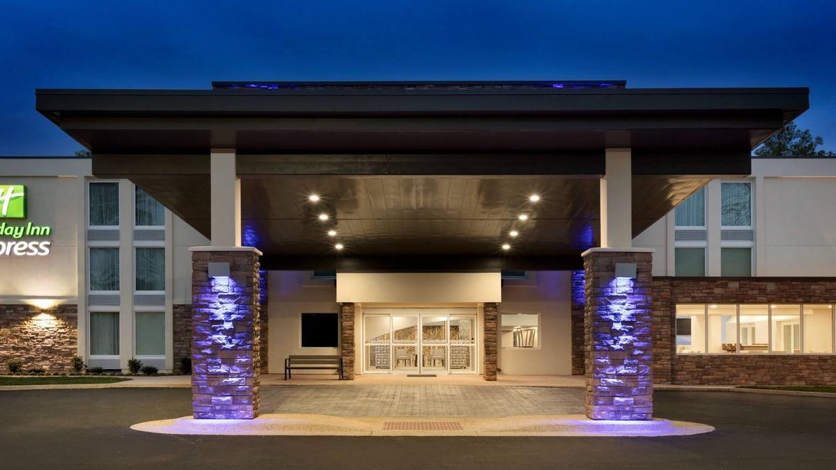 Williamsburg Hotel | Holiday Inn Express Williamsbrg Busch Gardens Area by IHG