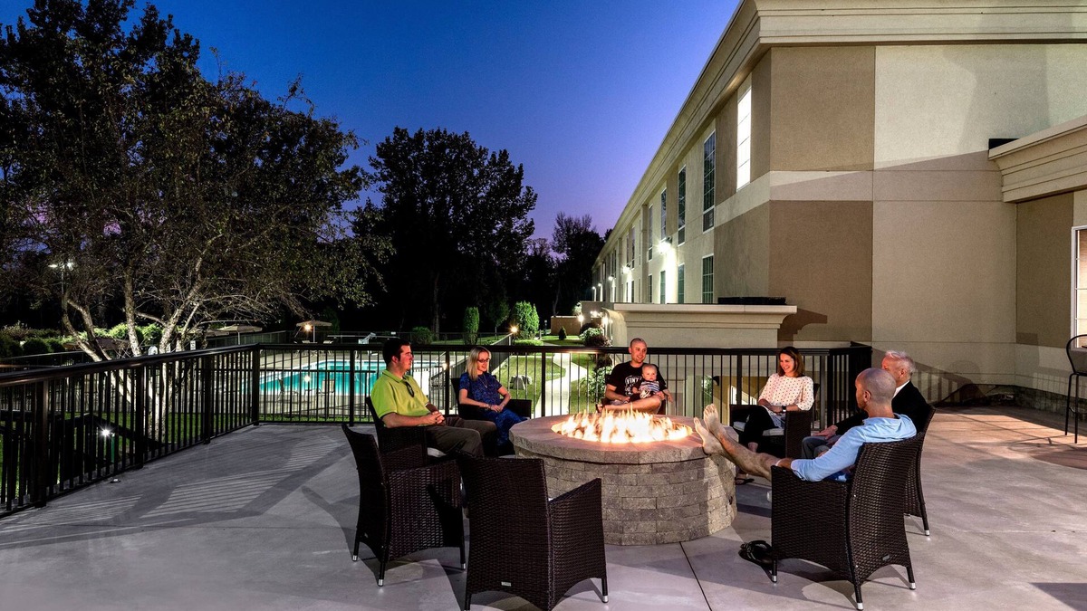 Johnstown Hotel | Holiday Inn Johnstown-Gloversville by IHG
