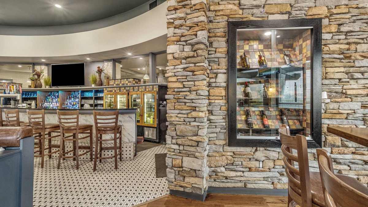 South Lethbridge Hotel | Holiday Inn Lethbridge by IHG