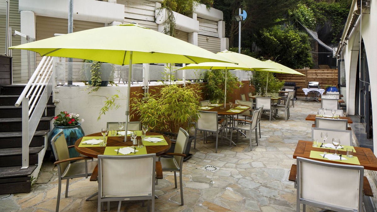 La Demi - Lune Hotel | Holiday Inn Lyon Vaise by IHG