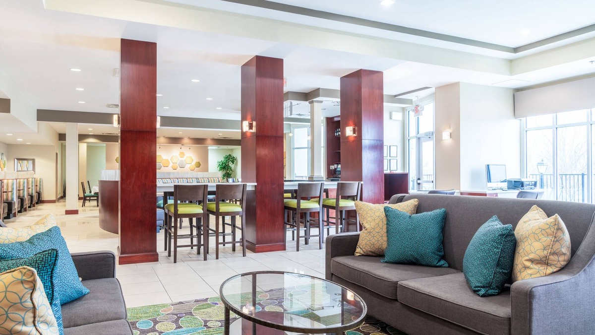 Lakeview Hotel | Holiday Inn Manassas - Battlefield by IHG