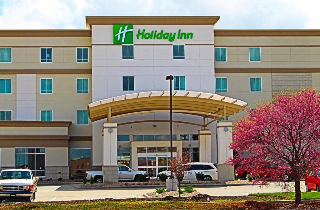 Salina Hotel | Holiday Inn Salina by IHG