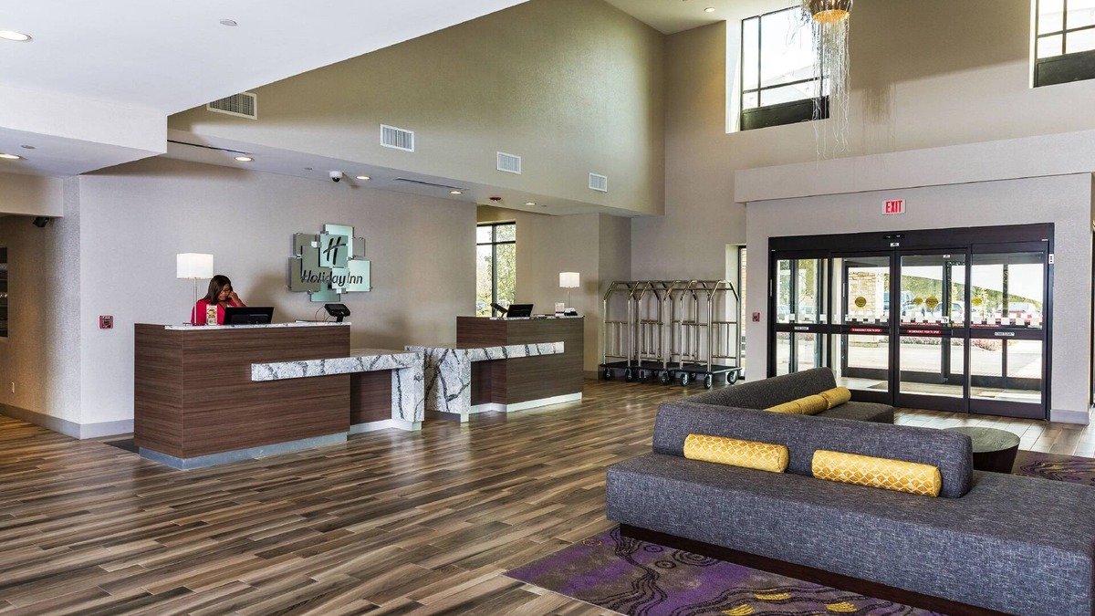 Joliet Hotel | Holiday Inn & Suites - Joliet Southwest by IHG
