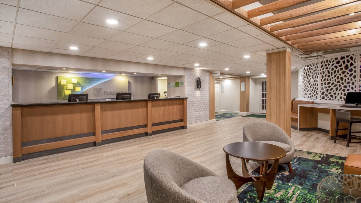 Parsippany Hotel | Holiday Inn & Suites Parsippany Fairfield by IHG