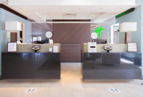 Spring Hotel | Holiday Inn & Suites Spring - The Woodlands