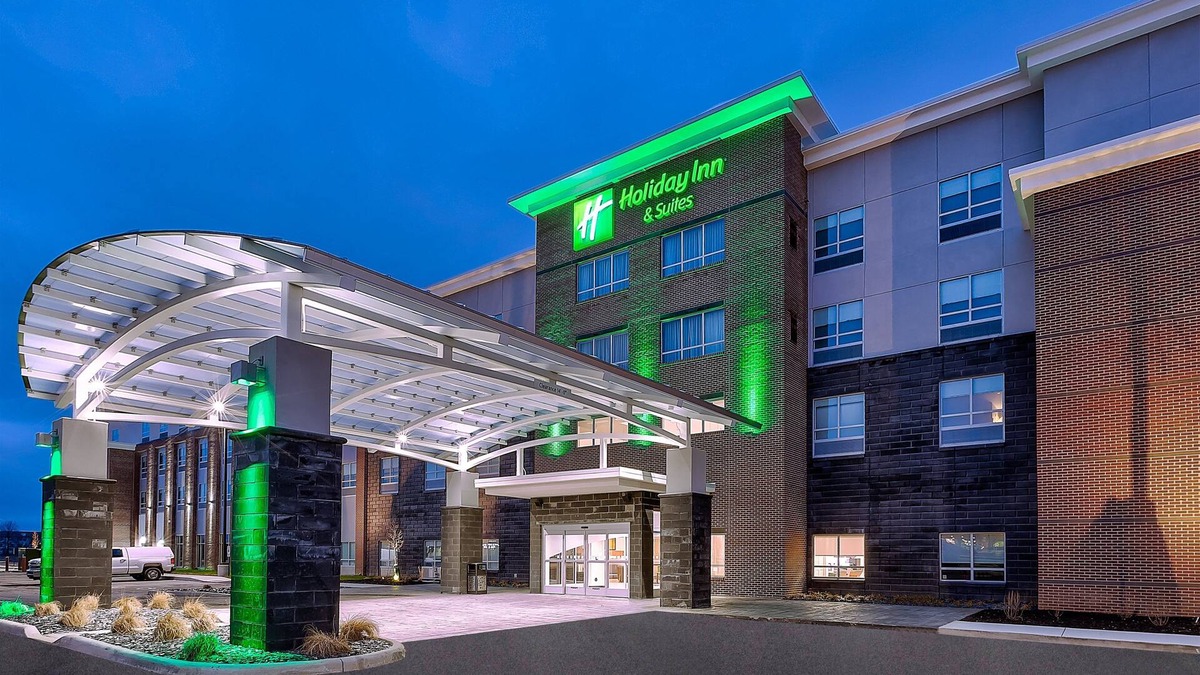 Perrysburg Hotel | Holiday Inn & Suites Toledo Southwest - Perrysburg by IHG