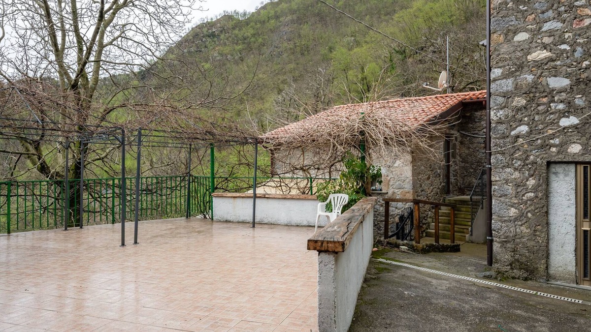 Fabbriche di Vallico House | Holiday Home 'La Rosa Del Vento' with Mountain View and Wi-Fi