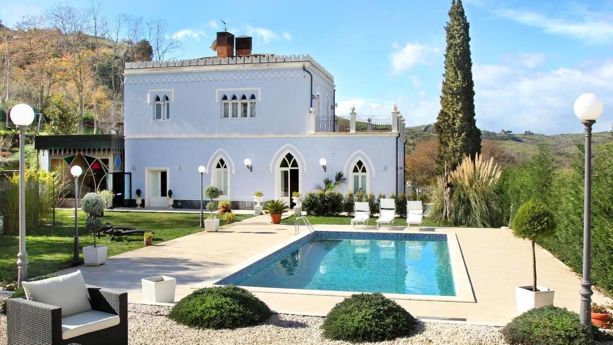 Francavilla di Sicilia House | Holiday house Francavilla di Sicilia for 1 - 10 persons with 5 bedrooms - Luxury holiday home