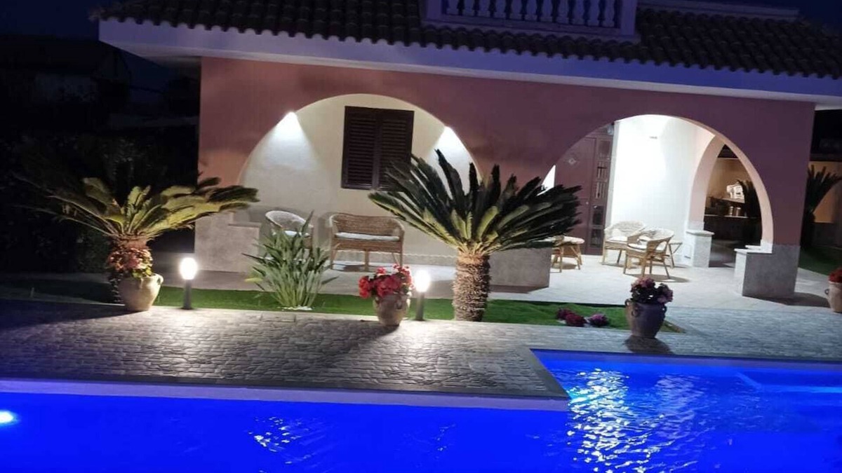 Santa Maria del Focallo Villa | Holiday house with swimming pool just a few meters from the sea
