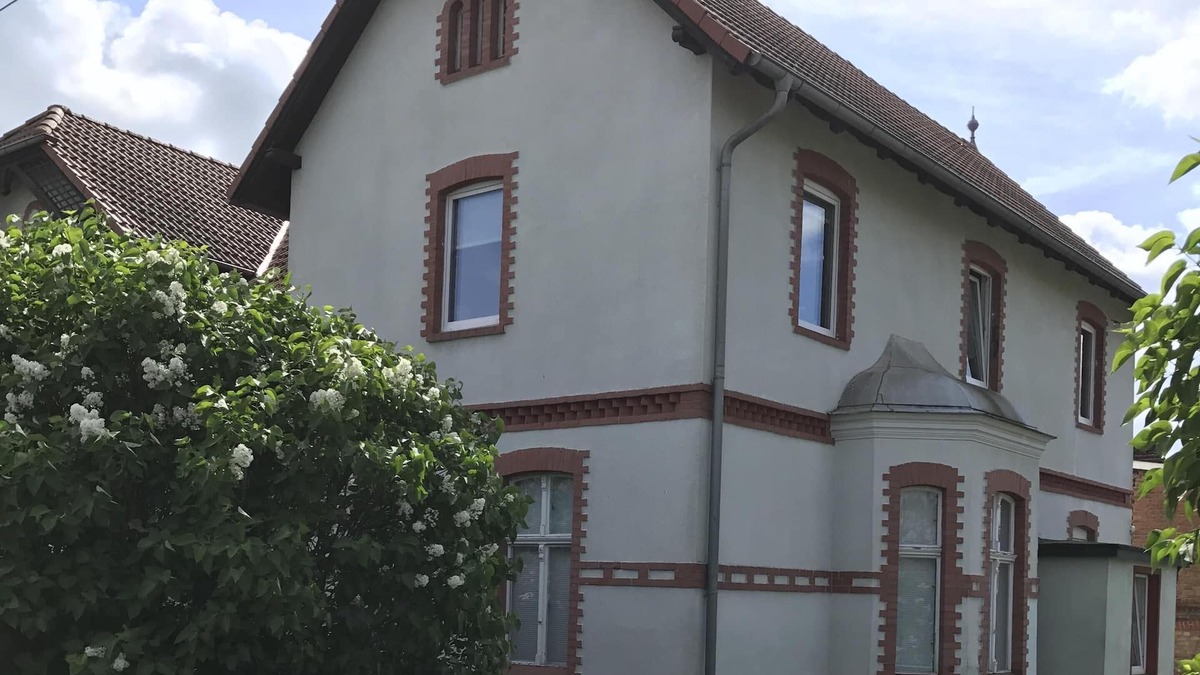 Ducherow Apartment | Holiday lilac hedge, welcome! New cozy apartment