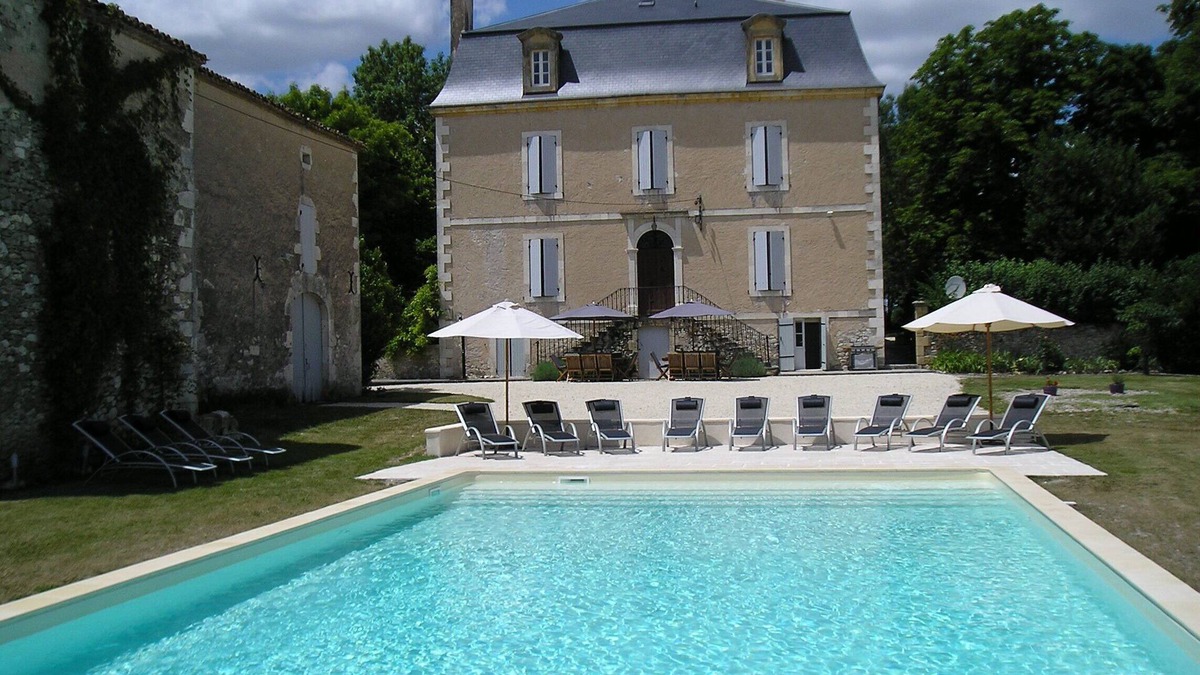 Monflanquin House | Holiday Manoir 14x7m pool, walking distance & views to stunning medieval village