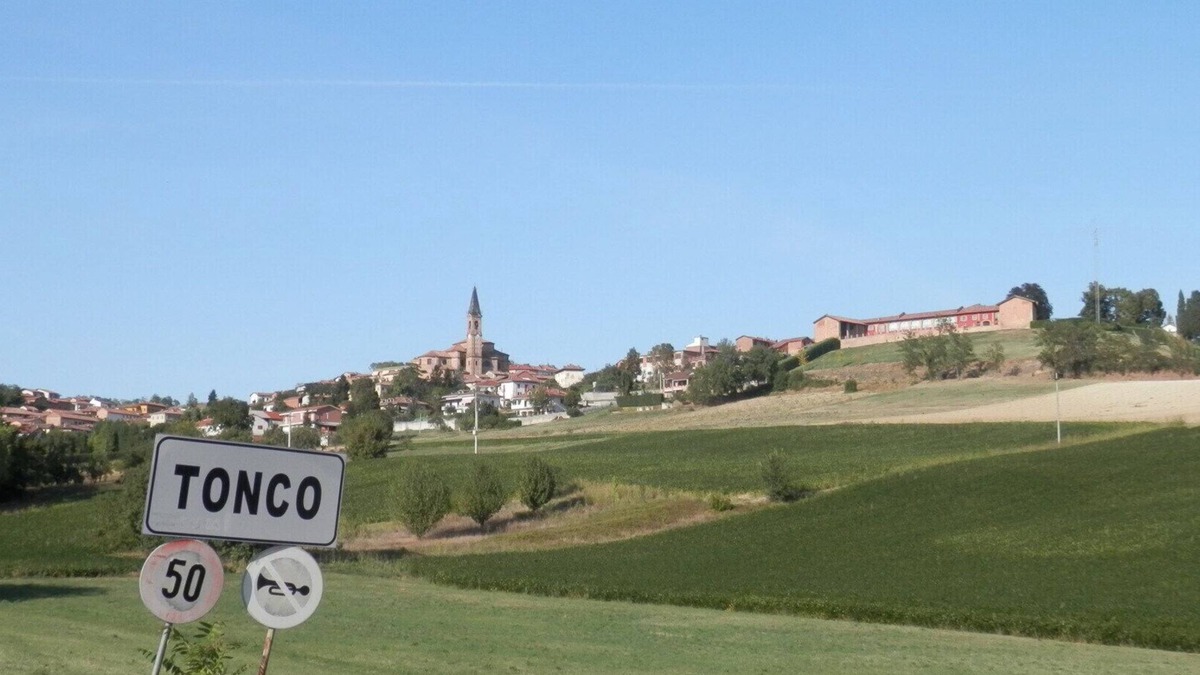 Tonco Apartment | Holiday Monferrato - LE GINESTRE - WI-FI AND PARKING FREE