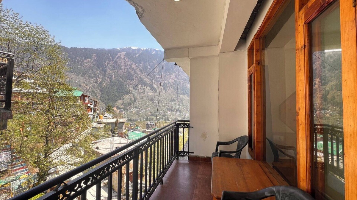 Model Town House | Holiday Moods