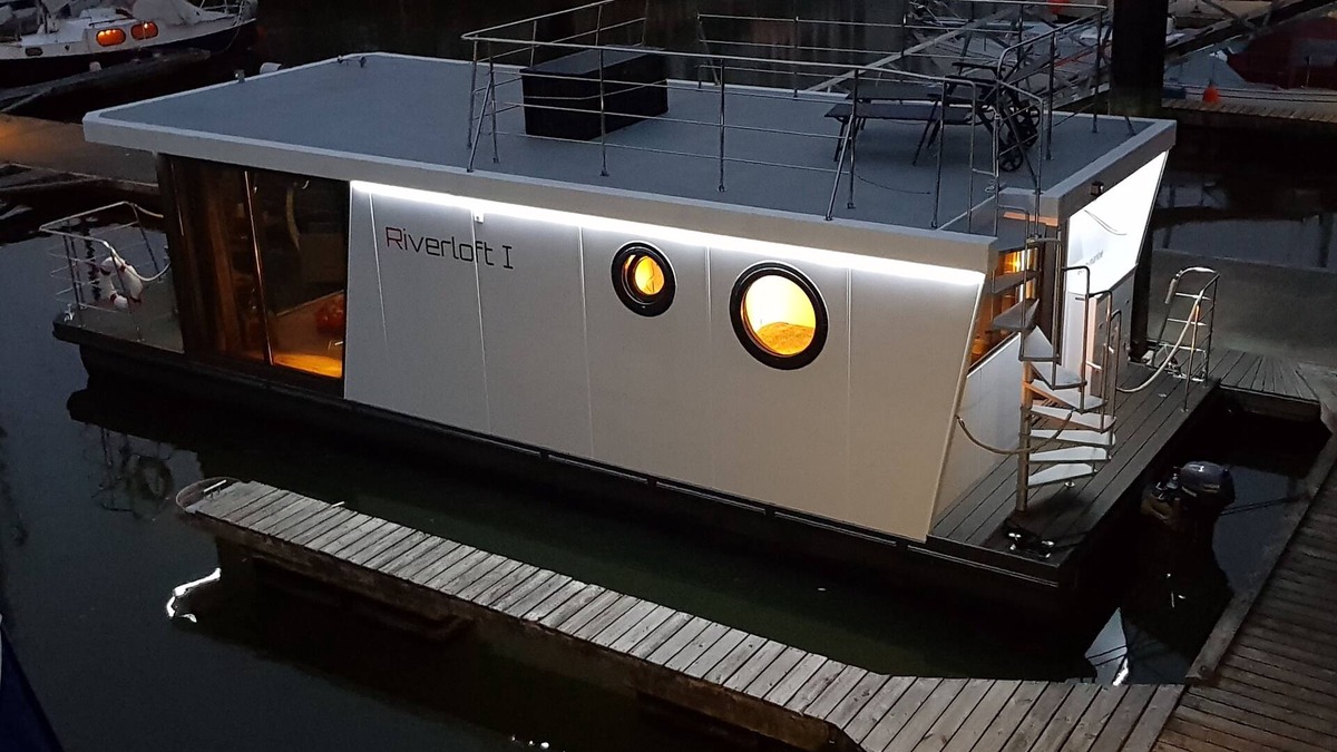 Cuxhaven Apartment | Holiday on the "Riverloft I". The first apartment on a houseboat
