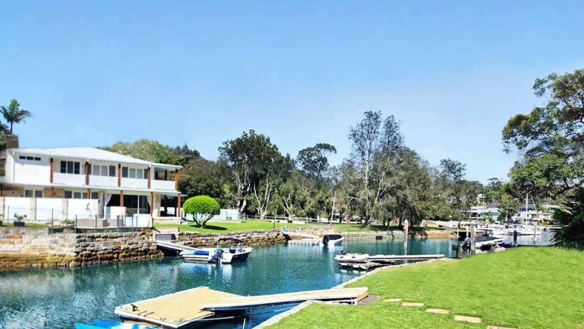 Newport House | Holiday on the Waterfront in Pittwater -Beach, Swim, Kayak, Boat, Fish and More!